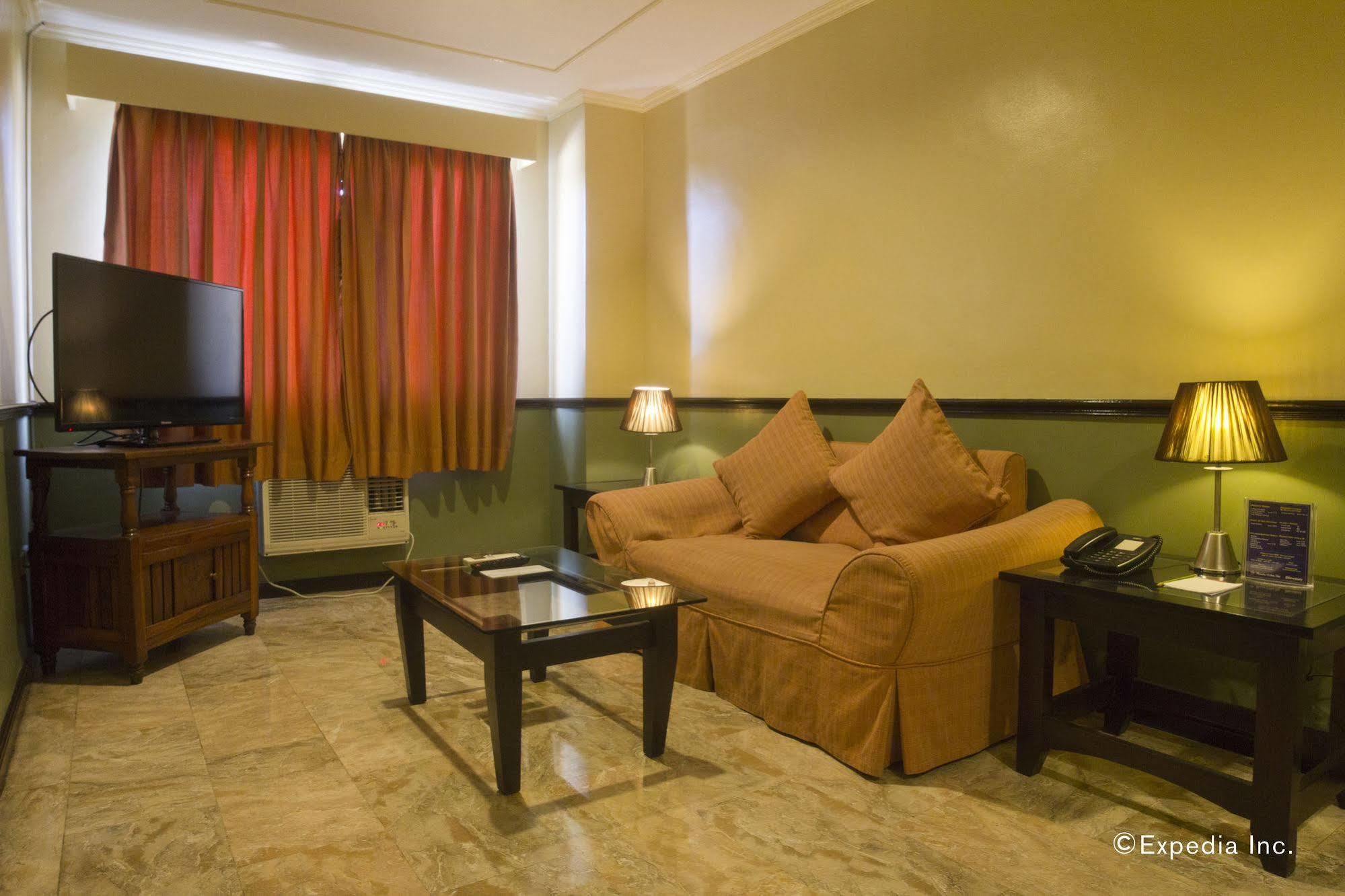 Fernandina 88 Suites Hotel Quezon City Exterior foto